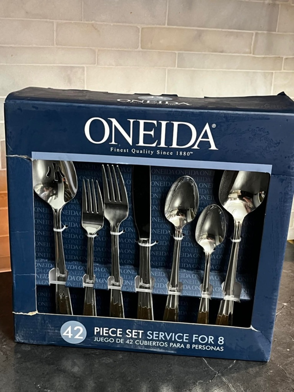 NIB Oneida Stainless Steel 42-Piece Flatware Set